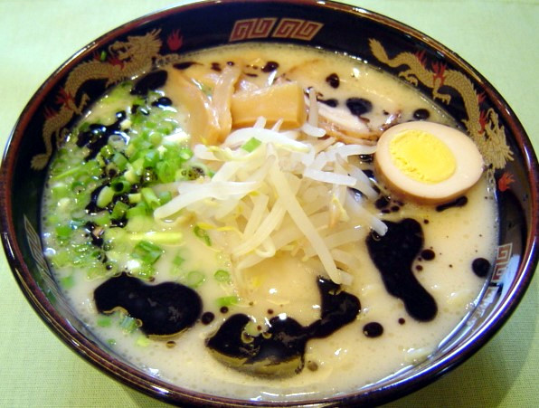 熊本名物　マー油とんこつラーメン