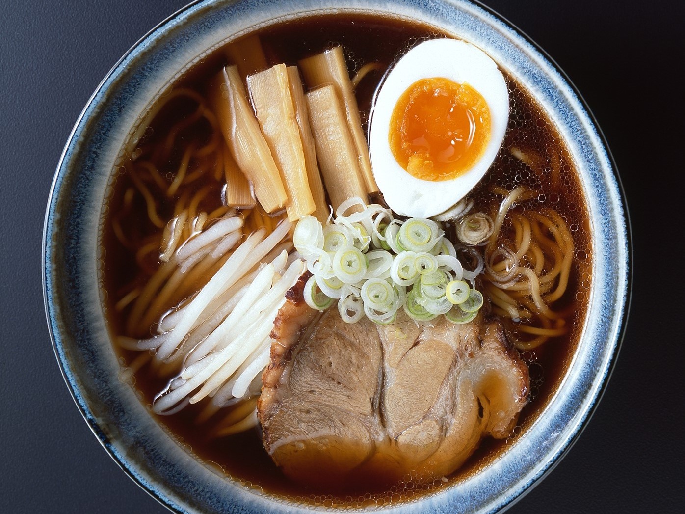 黒醤油ラーメン